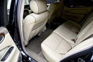 Image 37/50 of Jaguar XJ 8 4.2 (2006)