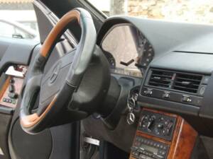 Image 24/50 of Mercedes-Benz 500 SL (1991)