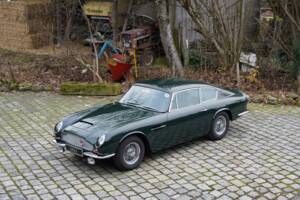 Image 15/22 de Aston Martin DB 6 Mk II (1970)