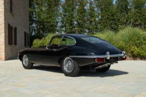 Image 9/50 de Jaguar E-Type (1968)