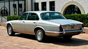 Image 3/10 de Jaguar XJ 12 L (1975)