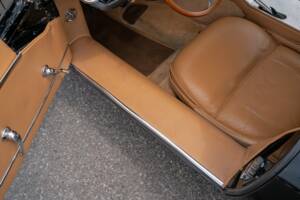 Immagine 19/38 di Jaguar E-Type 3.8 (1962)