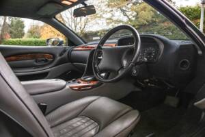 Image 17/34 of Aston Martin DB 7 (1999)