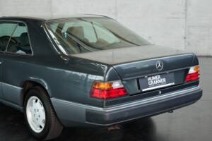 Bild 11/50 von Mercedes-Benz 300 CE (1991)