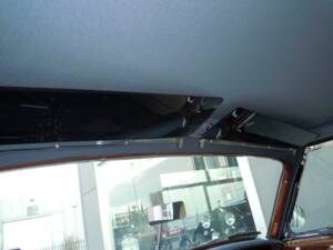 Afbeelding 16/21 van Bentley S3 Mulliner Park Ward DHC (1965)