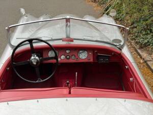 Image 28/50 of Jaguar XK 120 OTS (1953)