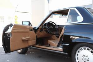 Image 16/23 of Mercedes-Benz 560 SL (1989)