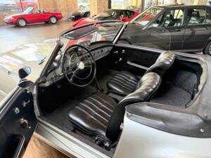 Image 10/17 of Mercedes-Benz 190 SL (1961)