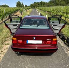 Bild 9/51 von BMW 535i (1991)