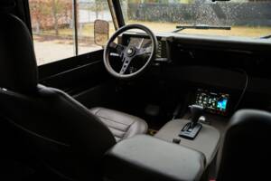 Image 23/38 of Land Rover 110 (1986)