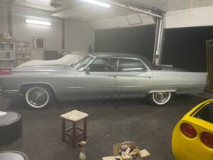 Image 28/51 de Cadillac Sedan DeVille (1970)