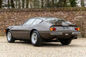 Image 2/50 de Ferrari 365 GTB/4 Daytona (1974)