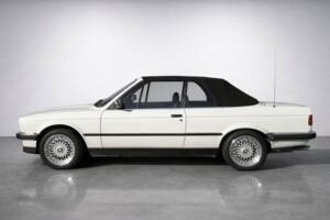 Image 7/29 of BMW 320i (1988)