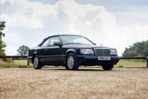 Bild 12/46 von Mercedes-Benz E 320 (1994)