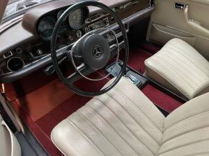 Image 35/50 of Mercedes-Benz 280 SE 4,5 (1972)