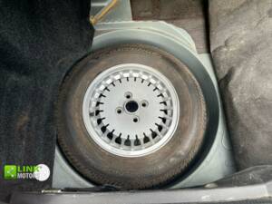 Image 19/22 de Alfa Romeo 75 1.8 (1988)