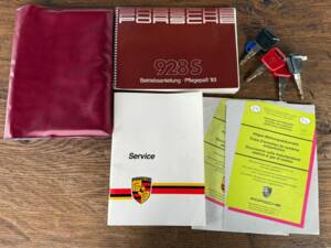 Image 21/21 of Porsche 928 S (1982)
