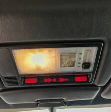 Bild 36/37 von Mercedes-Benz 200 E (1989)