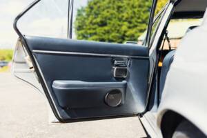 Image 38/50 of Jaguar XJ 6 4.2 (1982)