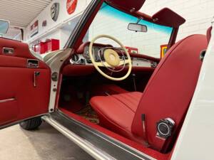Image 8/22 of Mercedes-Benz 280 SL (1968)