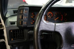 Image 27/49 of Mitsubishi Starion (1989)