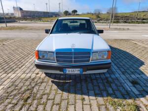 Image 2/22 of Mercedes-Benz 190 E 1.8 (1990)