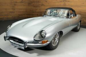 Image 4/19 of Jaguar E-Type 3.8 (1961)