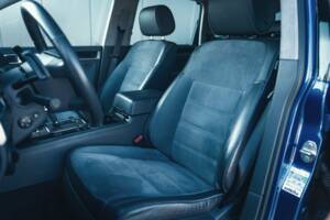 Image 12/15 of Volkswagen Touareg W12 (2007)
