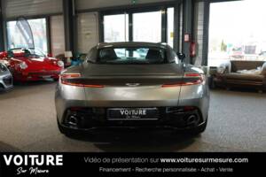 Image 12/29 of Aston Martin DB 11 V12 (2018)