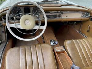 Image 29/38 de Mercedes-Benz 280 SL (1970)
