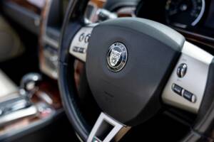 Image 38/50 of Jaguar XKR (2007)