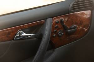 Image 34/50 of Mercedes-Benz CL 500 (2002)