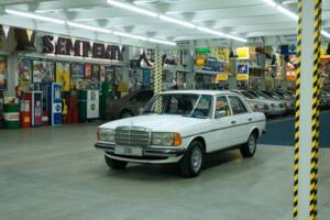Bild 1/50 von Mercedes-Benz 230 (1977)