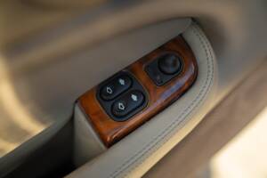 Image 46/50 de Jaguar XK8 4.0 (1998)