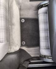 Immagine 26/75 di BMW 320i (1988)