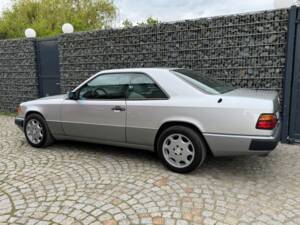 Image 99/100 of Mercedes-Benz 300 CE (1992)