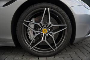 Bild 43/50 von Ferrari California T (2015)