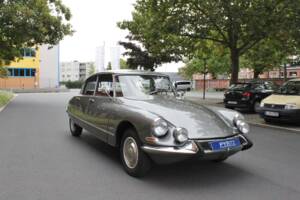 Image 2/22 of Citroën DS 21 Pallas (1966)