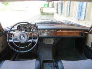 Image 10/17 of Mercedes-Benz 250 SE (1966)
