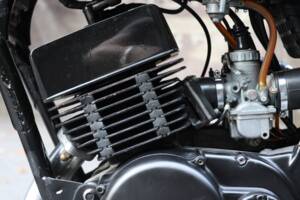 Image 8/33 of Yamaha RD 250 (1976)