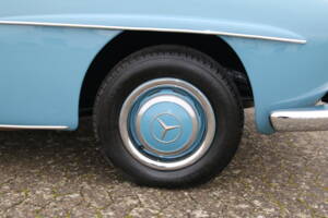 Image 15/68 of Mercedes-Benz 190 SL (1961)