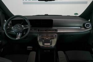 Image 2/50 de Mercedes-Benz V 300 d (2025)