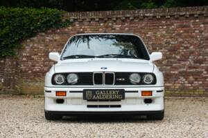 Image 5/50 of BMW M3 (1990)