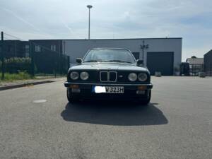 Image 9/55 de BMW 323i (1984)