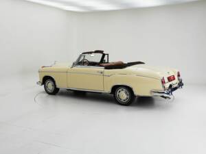 Afbeelding 4/15 van Mercedes-Benz 220 SE b (1961)