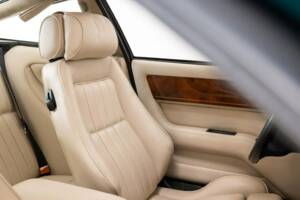 Image 22/37 of Aston Martin V8 Coupé (1999)