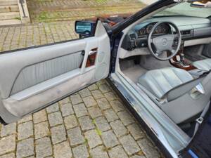 Image 9/16 of Mercedes-Benz SL 320 (1995)