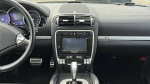 Image 16/50 of Porsche Cayenne Turbo (2007)