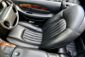 Image 24/50 of Aston Martin DB 7 Volante (1997)