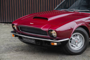 Image 2/20 of Aston Martin V8 (1976)